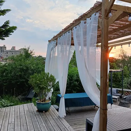 Pensión Maison Centre-ville, Vue Chateau, Hellfest, *